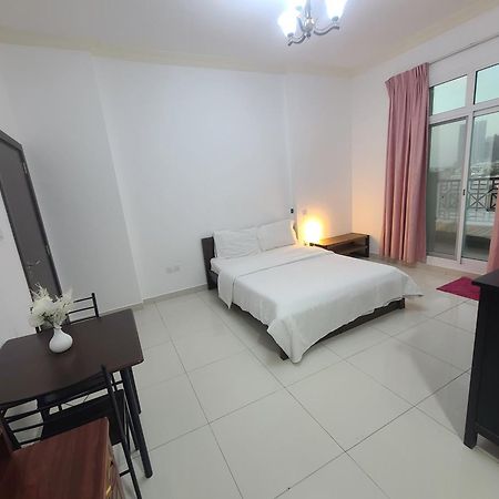 Cozy Rooms And Small Partitions For Men Guests In Dubái Exterior foto
