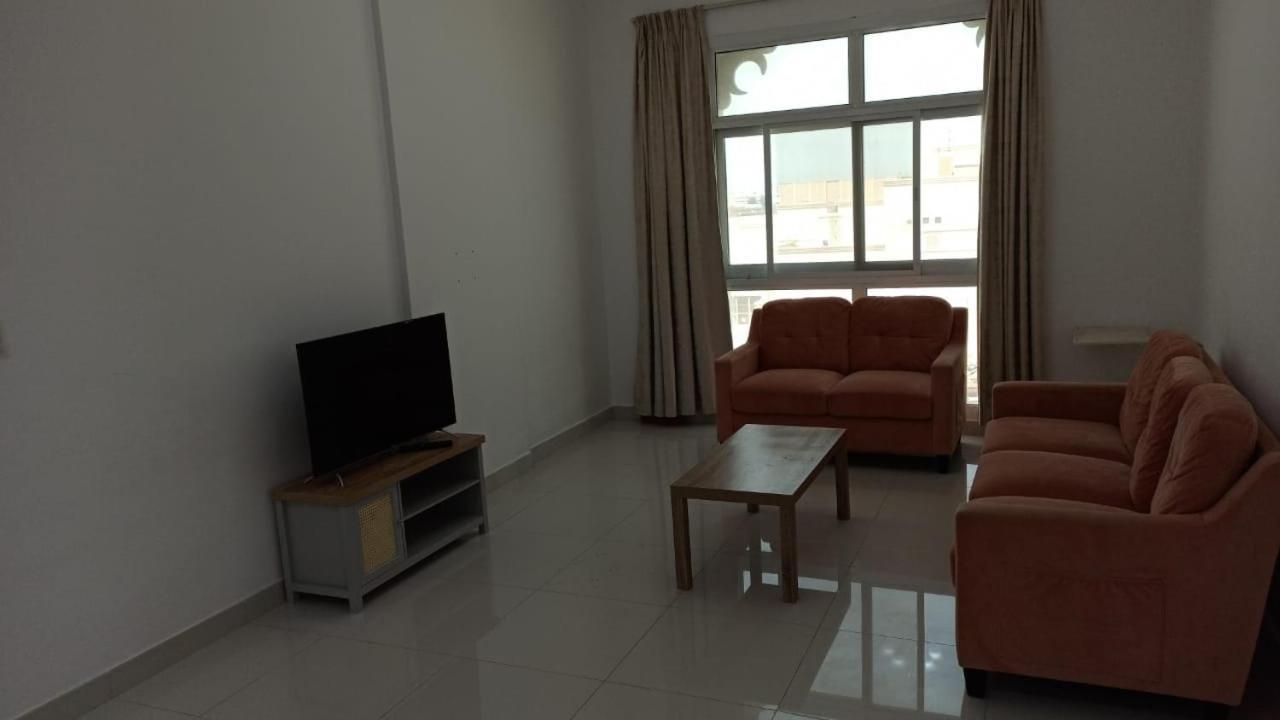 Cozy Rooms And Small Partitions For Men Guests In Dubái Exterior foto