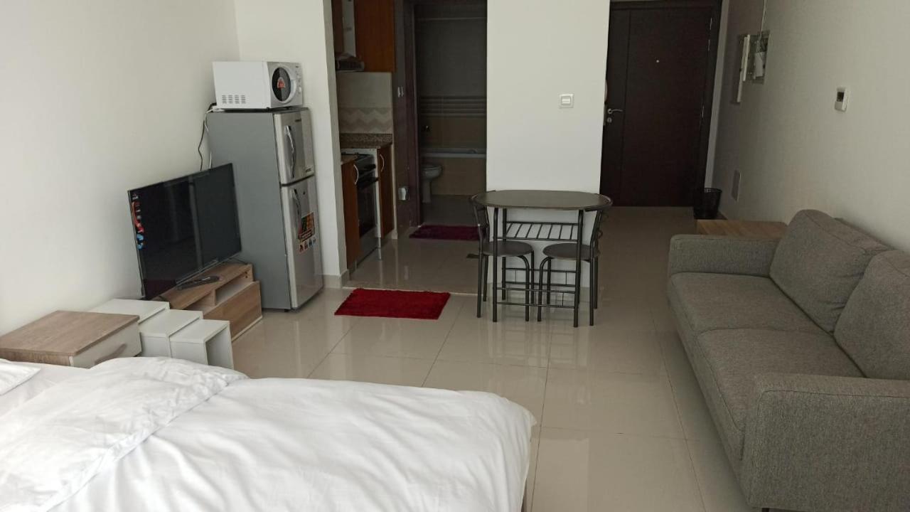 Cozy Rooms And Small Partitions For Men Guests In Dubái Exterior foto