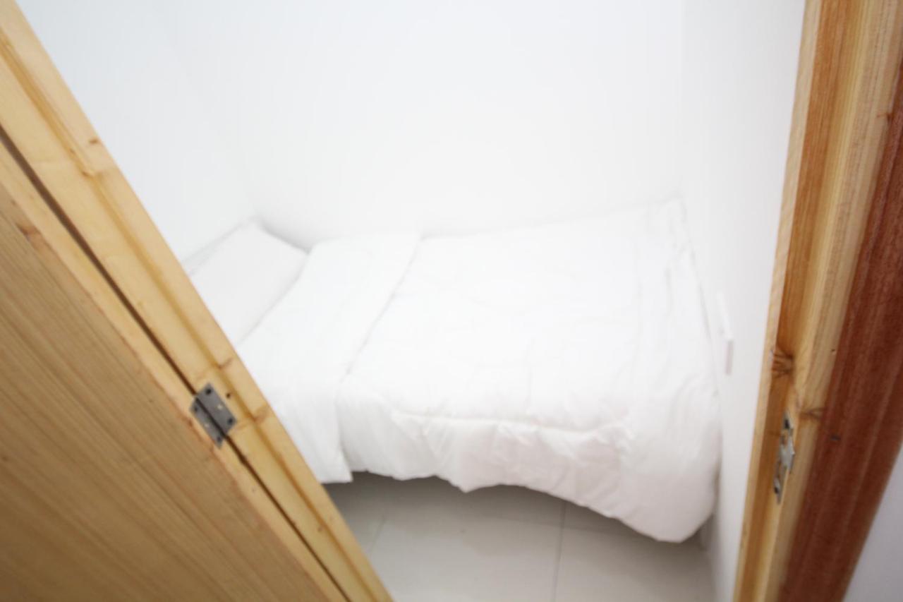 Cozy Rooms And Small Partitions For Men Guests In Dubái Exterior foto
