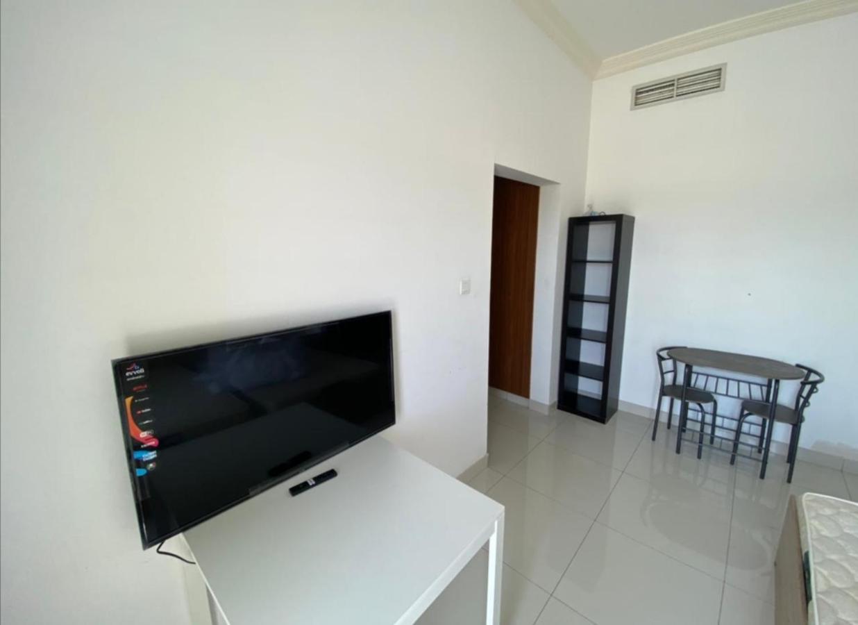 Cozy Rooms And Small Partitions For Men Guests In Dubái Exterior foto