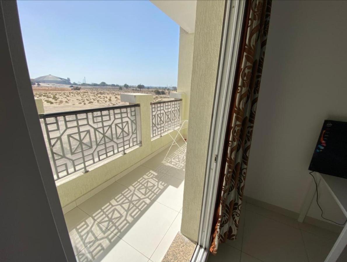 Cozy Rooms And Small Partitions For Men Guests In Dubái Exterior foto