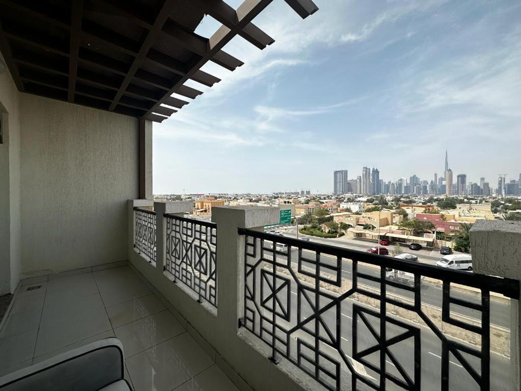 Cozy Rooms And Small Partitions For Men Guests In Dubái Exterior foto